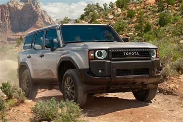Is Land Cruiser all wheel drive?