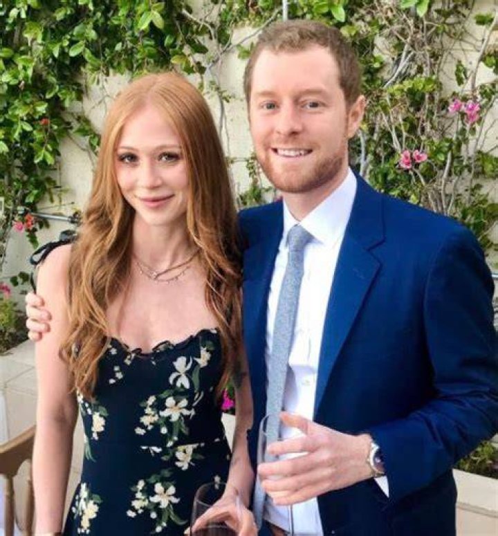 Is Liliana Mumy married?