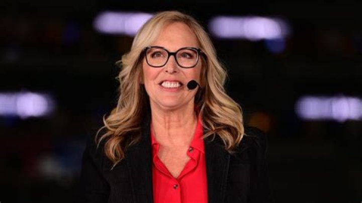 Is Linda Cohn still with ESPN?