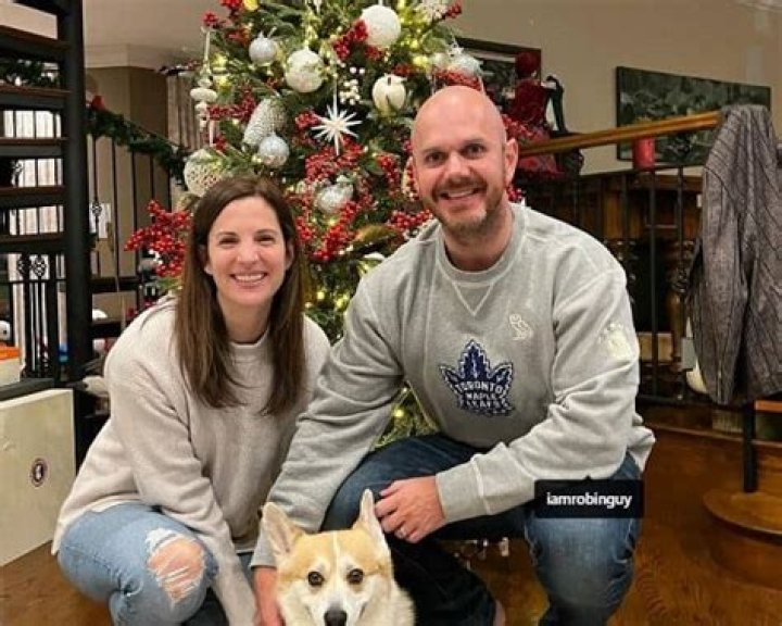 Is Lisa weagle married?