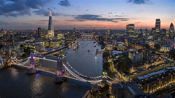 Is London a town of birth?