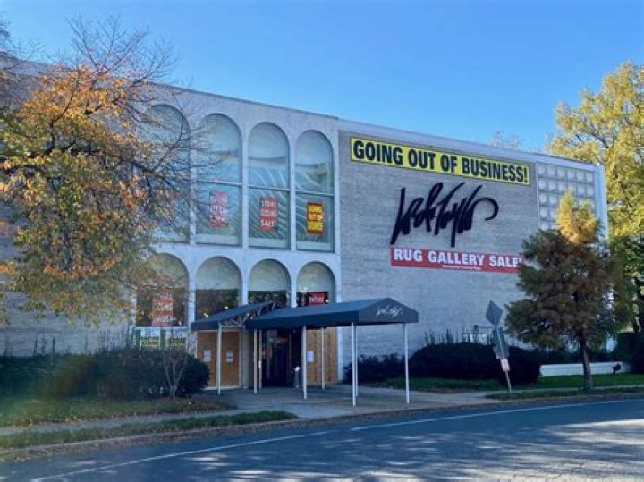 Is Lord and Taylor in Chevy Chase closing?
