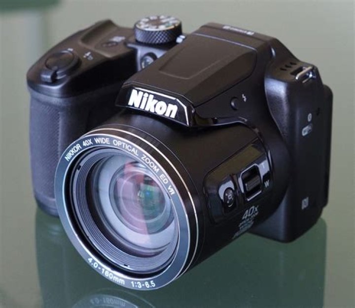 Is Nikon Coolpix B500 a mirrorless camera?