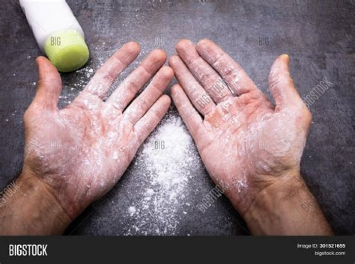 Is talcum powder allowed in hand luggage?