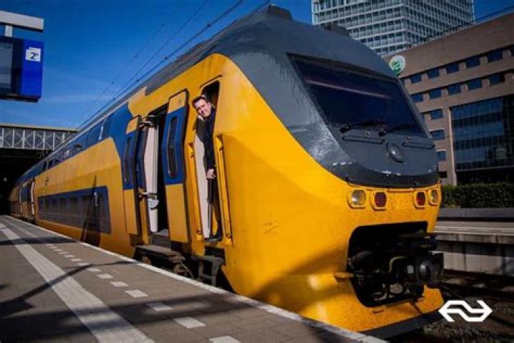 Is there a direct train from Amsterdam airport to Maastricht?