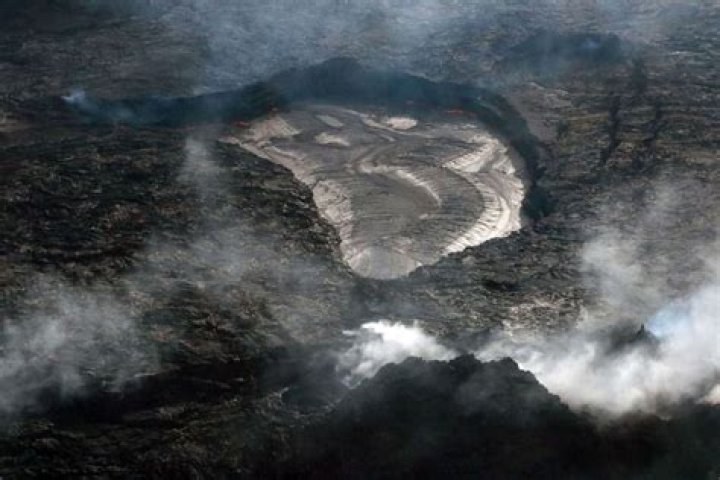 Is there really a US Geological Survey and does it provide eruption warnings?