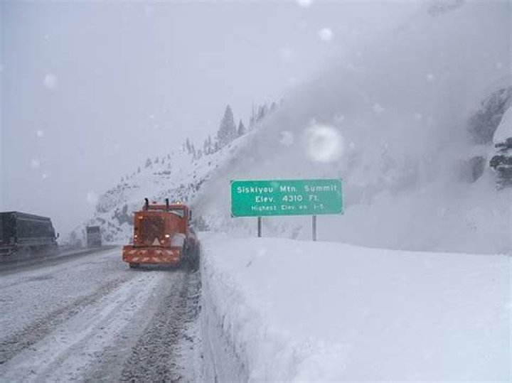 Is there snow in the Siskiyou Pass?