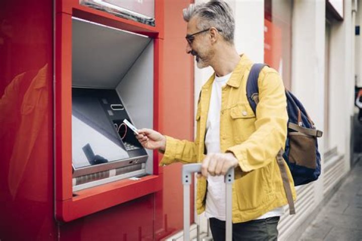 Kann man mit Postbank Karte im Ausland Geld abheben?