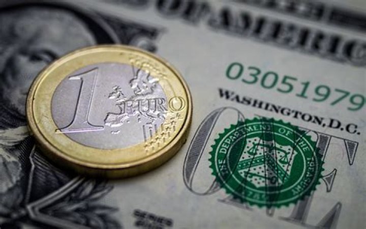 Quand changer des dollars en euros ?