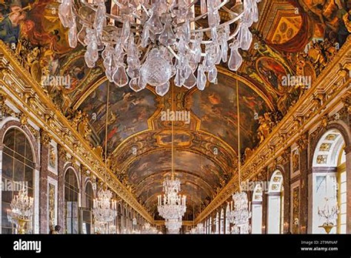 Qui a peint le plafond de la galerie des Glaces ?