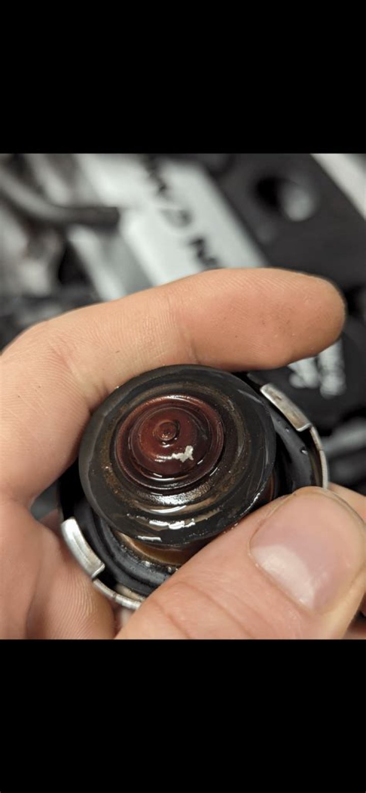 Should an aluminum radiator be grounded?