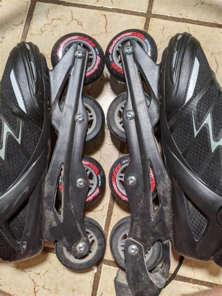 Should you rotate rollerblade wheels?
