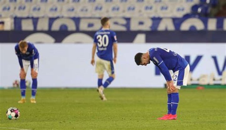 Wann ist Schalke 04 das letzte Mal abgestiegen?
