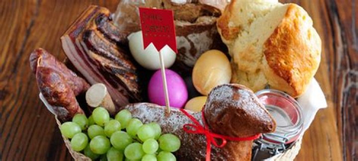 Was wird am Ostersonntag traditionell gegessen?
