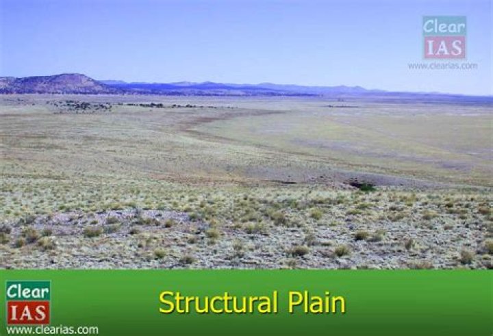 What are the differences between plains and plateaus?