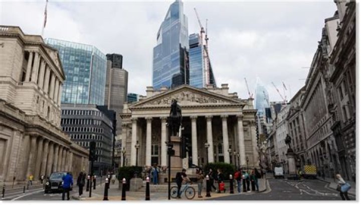 What are the objectives of the Bank of England?
