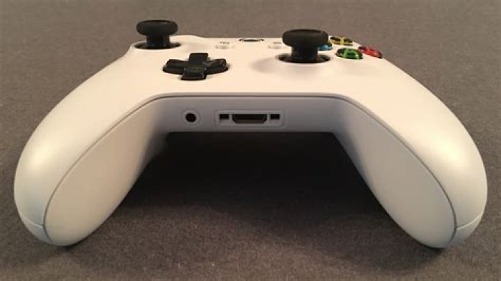 What are the ports on Xbox controller?