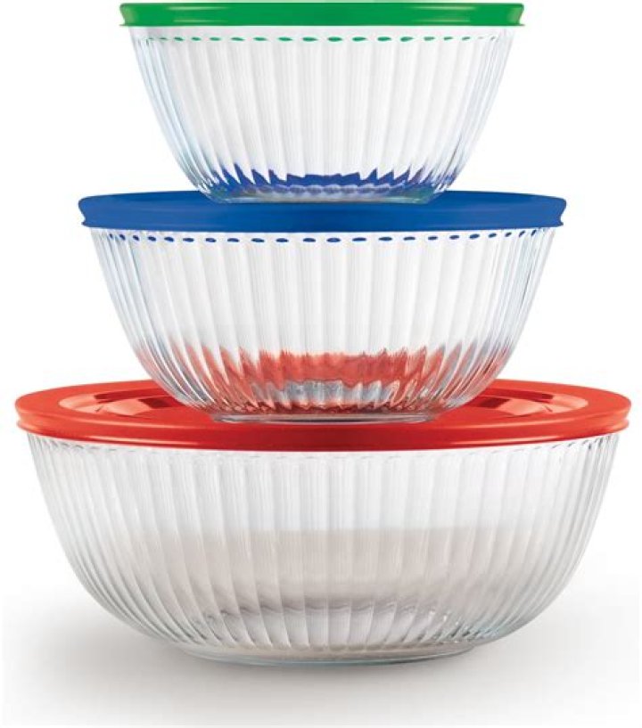 What are the sizes of Pyrex mixing bowls?