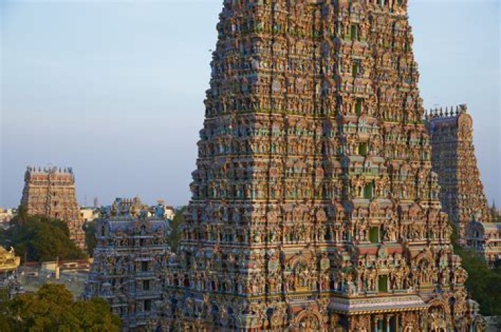 What are the Specialities of Meenakshi Temple of Madurai?