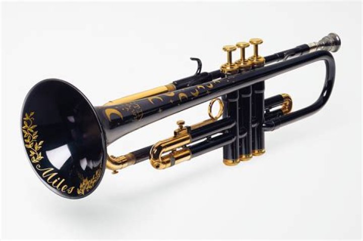 What brand of trumpet did Miles Davis play?
