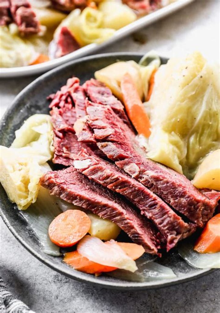 What bread goes with corned beef and cabbage?