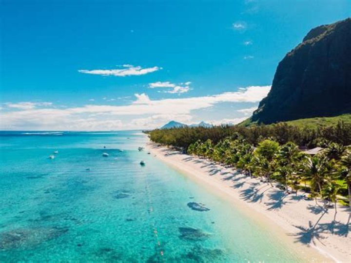What can you do in Mauritius when the weather is bad?