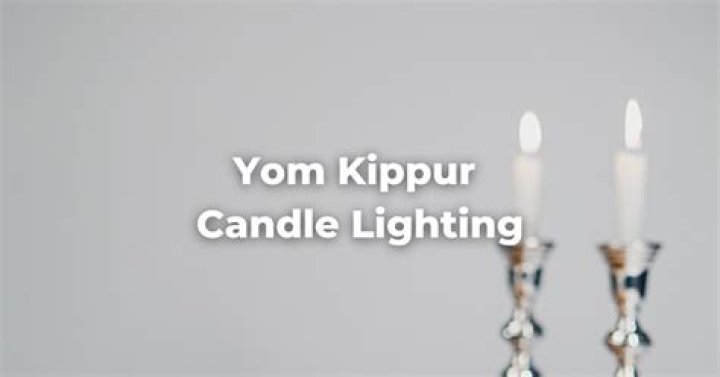 What candles are lit for Yom Kippur?