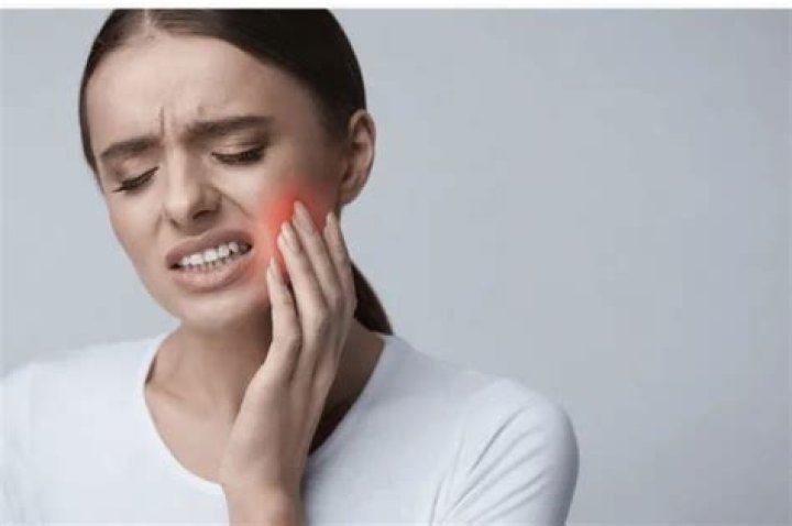 What causes tooth pain without cavity?