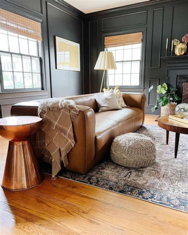 What colors go with brown leather sofa?