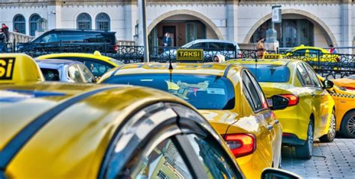 What countries have yellow taxis?