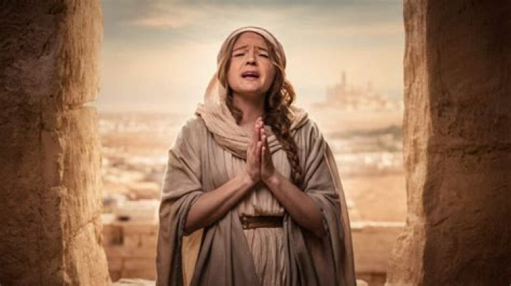 What did Hannah offer upon bringing her child to the temple to be dedicated to the Lord?