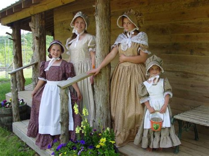 What did the colonial children wear?