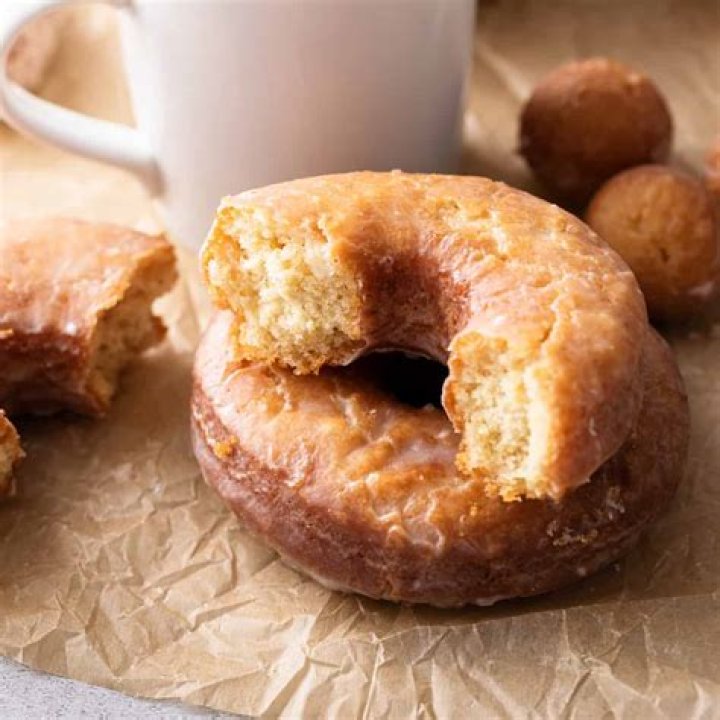 What do cake donuts taste like?