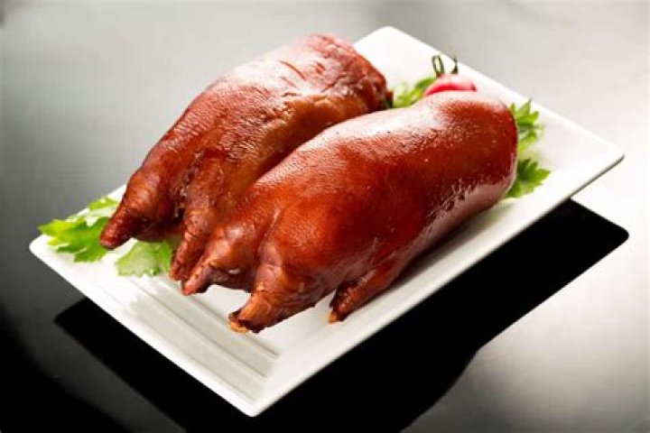What do pigs feet taste?