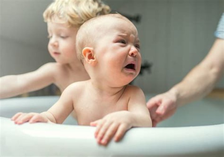 What do you do when a toddler is afraid of the bath?