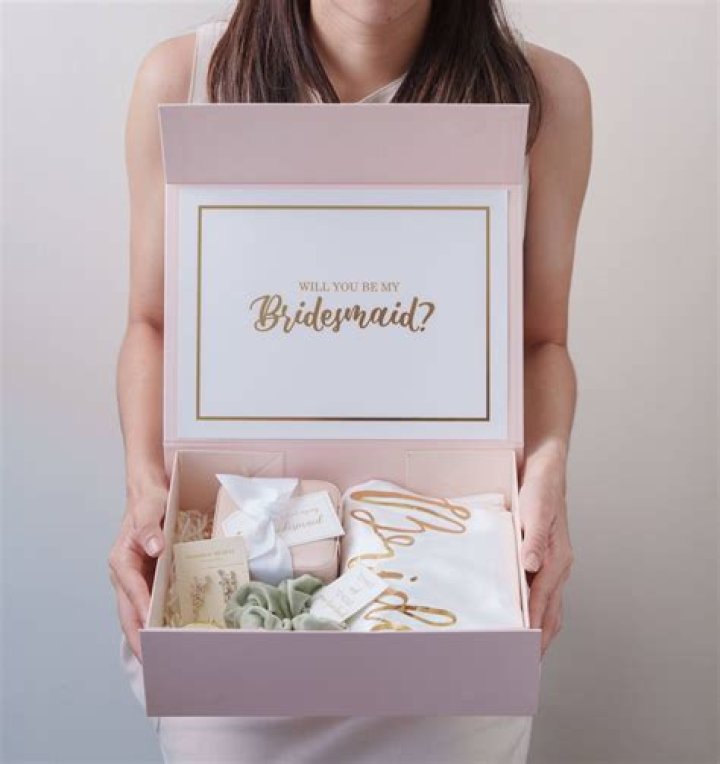 What do you put in a bridesmaid gift box?