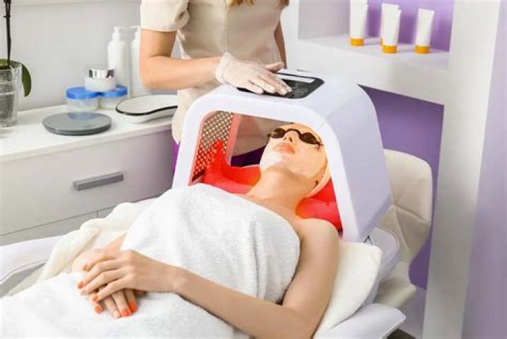 What does a chromotherapy light do?