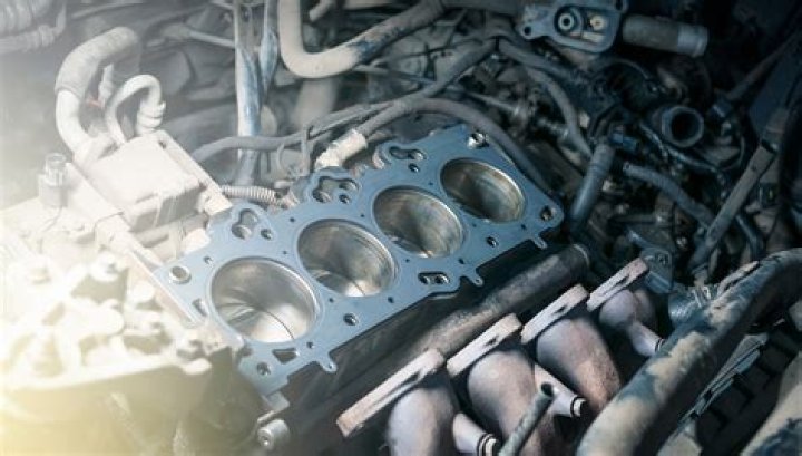 What does a gasket do in a car?