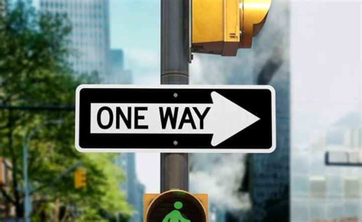 What does LA mean on a street sign?