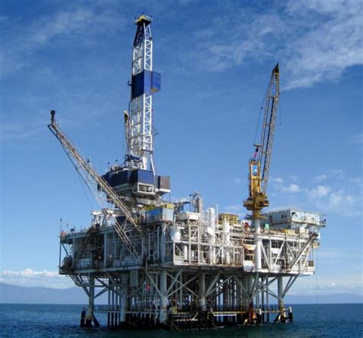 What does oil derrick mean?