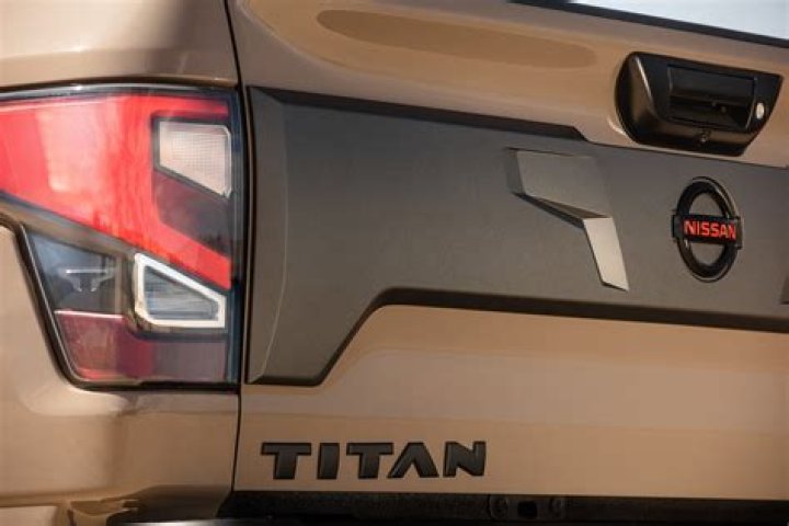 What does tow mode do on Nissan Titan?