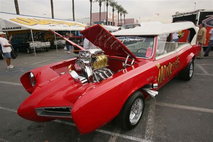 What engine was in the monkeemobile?
