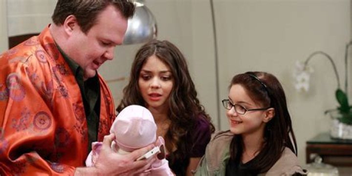 What episode of Modern Family do they go on a boat?