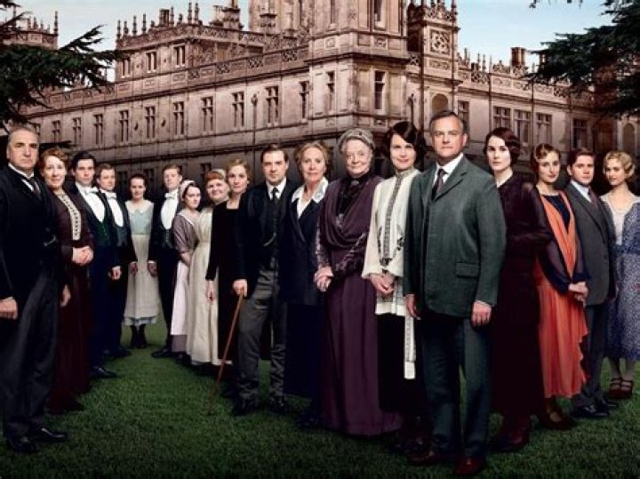 What happens on Season 4 of Downton Abbey?