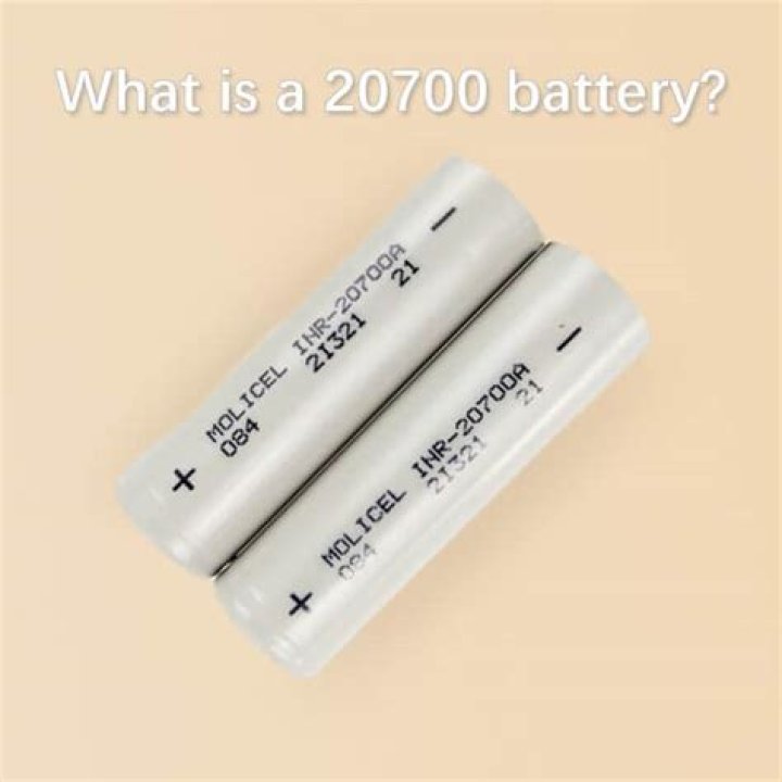 What is a 20700 battery?