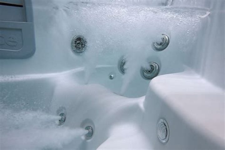 What is a good amount of jets for a hot tub?