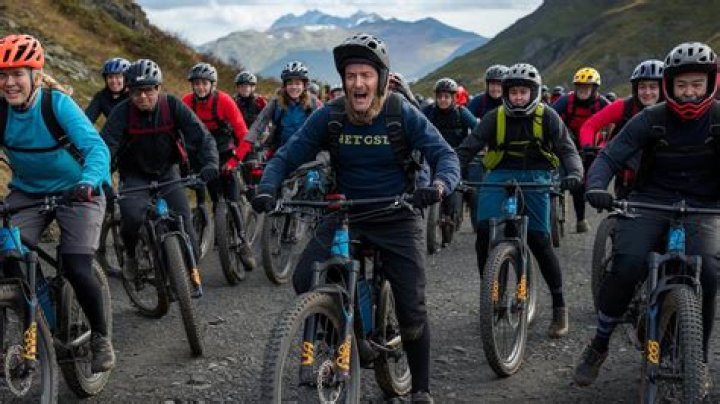 What is a good speed on a hybrid bike?