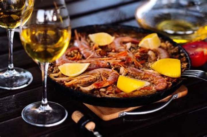 What is a good wine to drink with seafood?