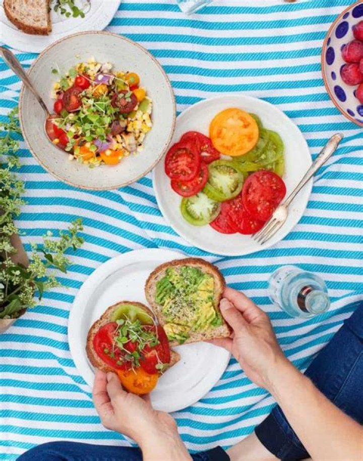 What is a picnic lunch?
