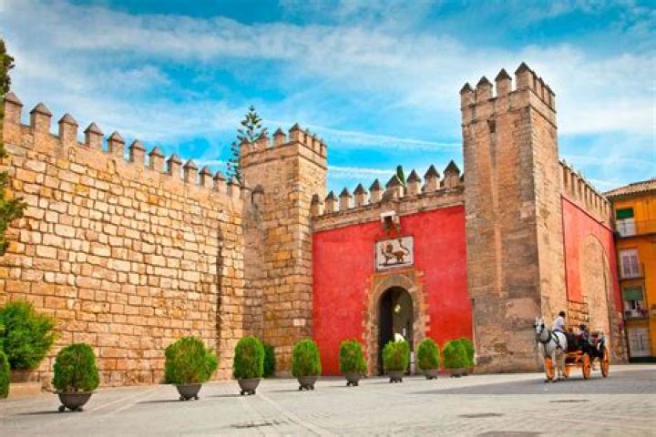 What is Alcazar in English?
